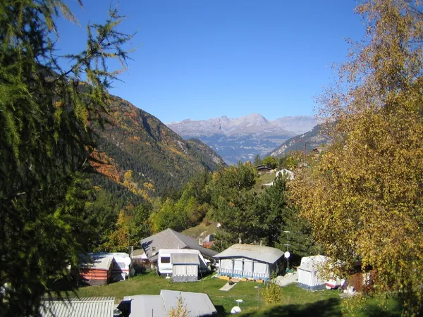 Vue sur Crans-Montana depuis le camping